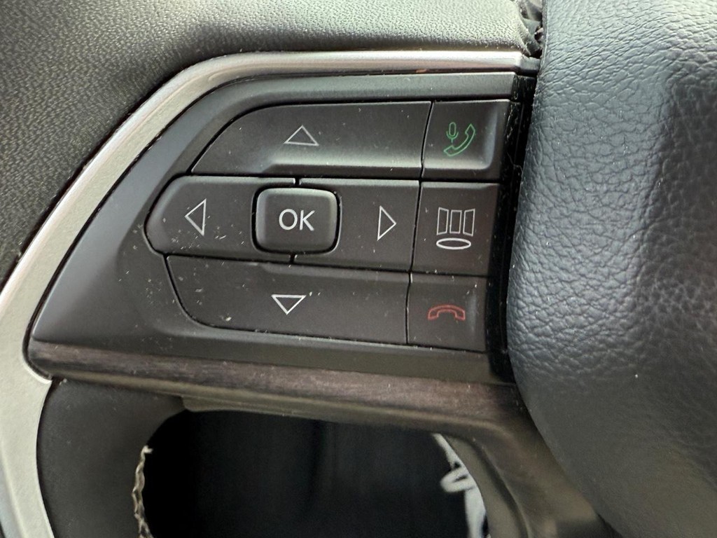 Jeep Grand Cherokee L Vehicle Image 19