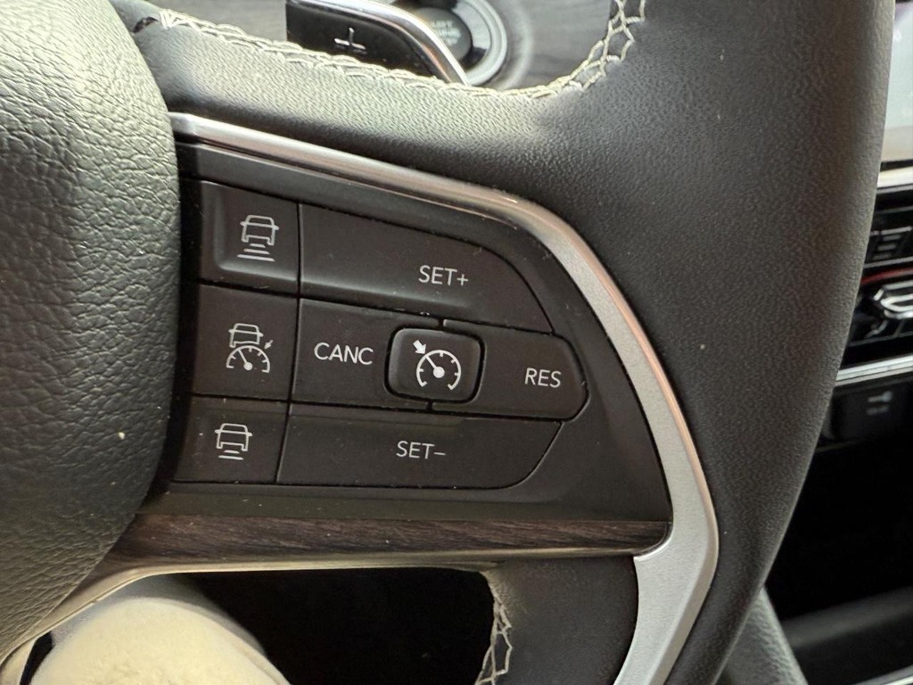 Jeep Grand Cherokee L Vehicle Image 20