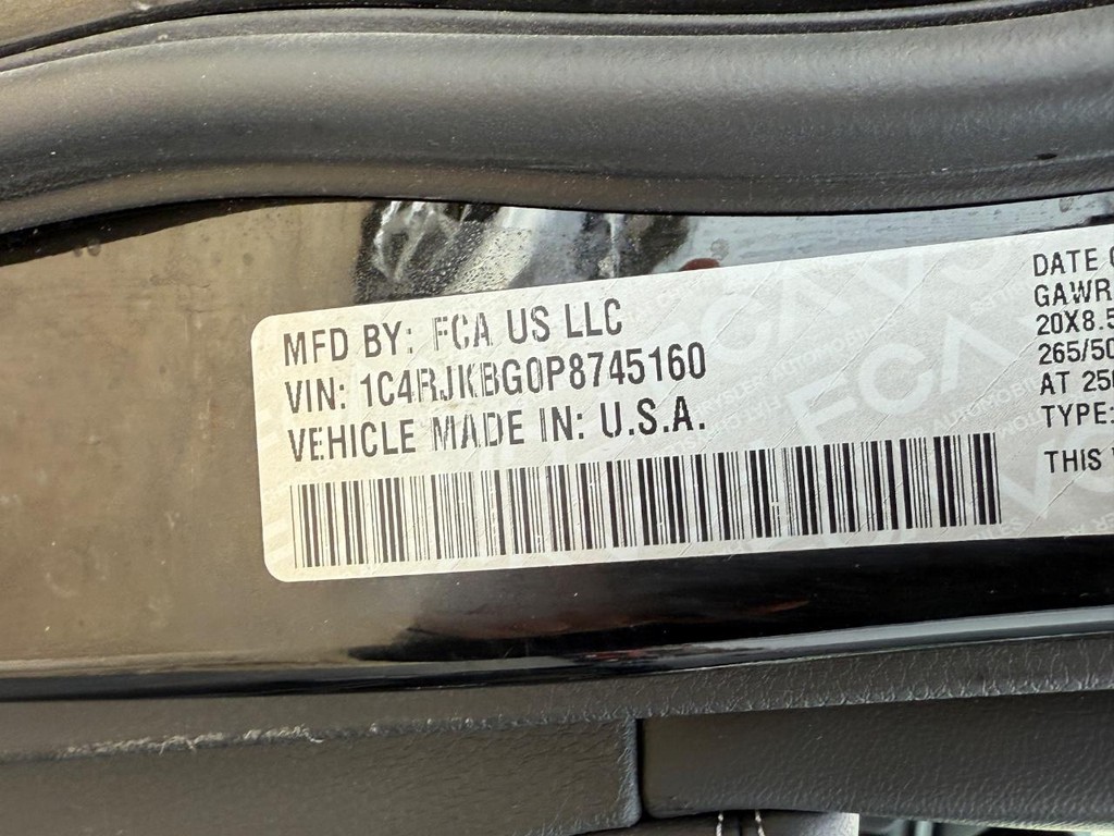 Jeep Grand Cherokee L Vehicle Image 25