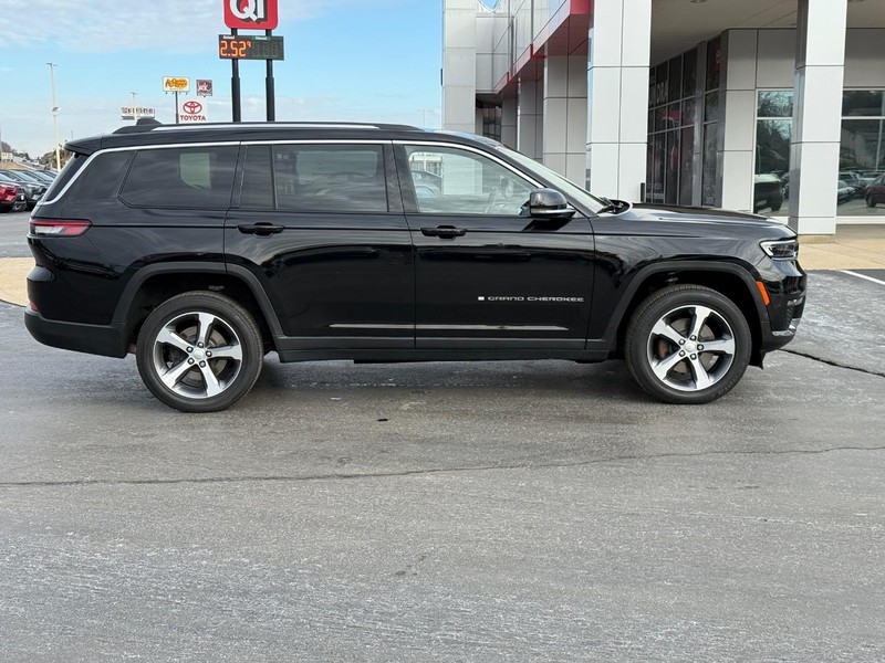 Jeep Grand Cherokee L Vehicle Image 2