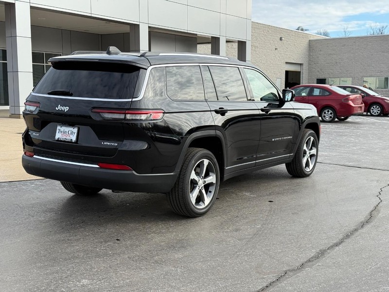 Jeep Grand Cherokee L Vehicle Image 3