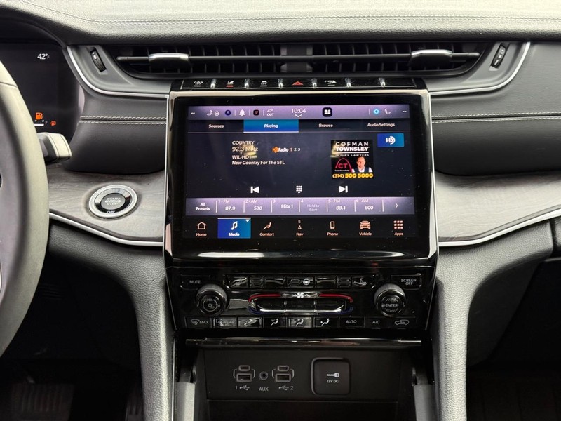 Jeep Grand Cherokee L Vehicle Image 15