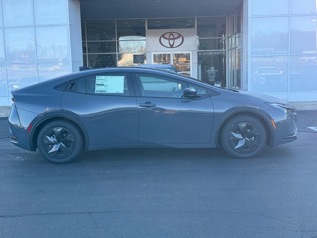 Toyota Prius Vehicle Image 2