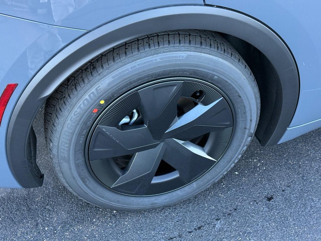 Toyota Prius Vehicle Image 4