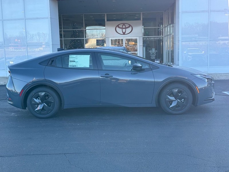 Toyota Prius Vehicle Image 2