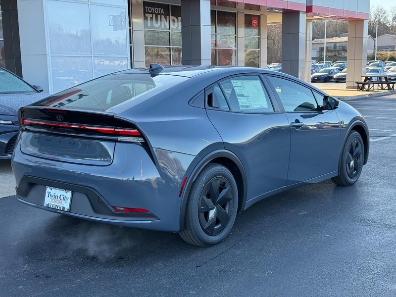 Toyota Prius Vehicle Image 3