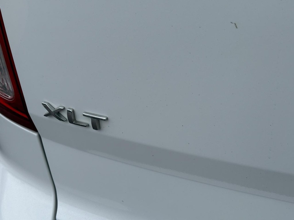 Ford Explorer Vehicle Image 6