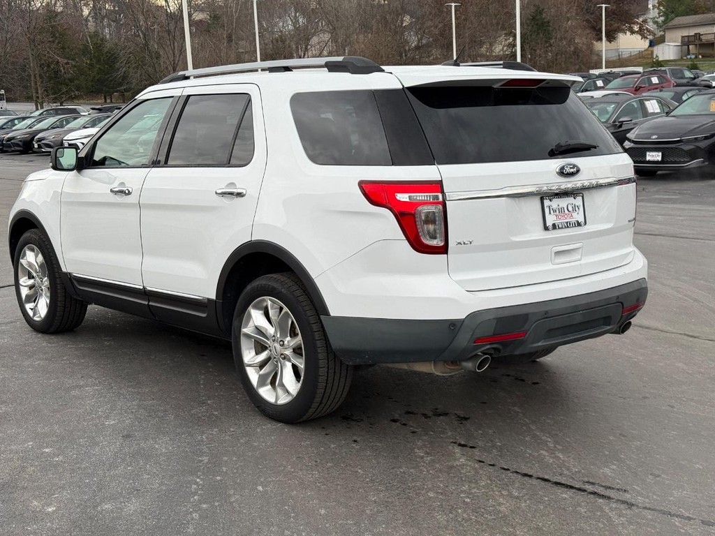 Ford Explorer Vehicle Image 7
