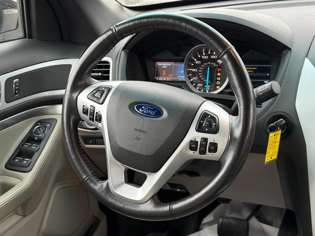 Ford Explorer Vehicle Image 14