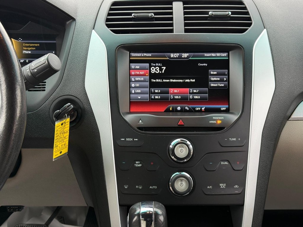 Ford Explorer Vehicle Image 15