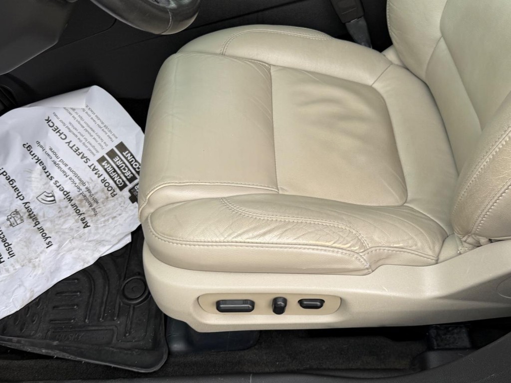 Ford Explorer Vehicle Image 17