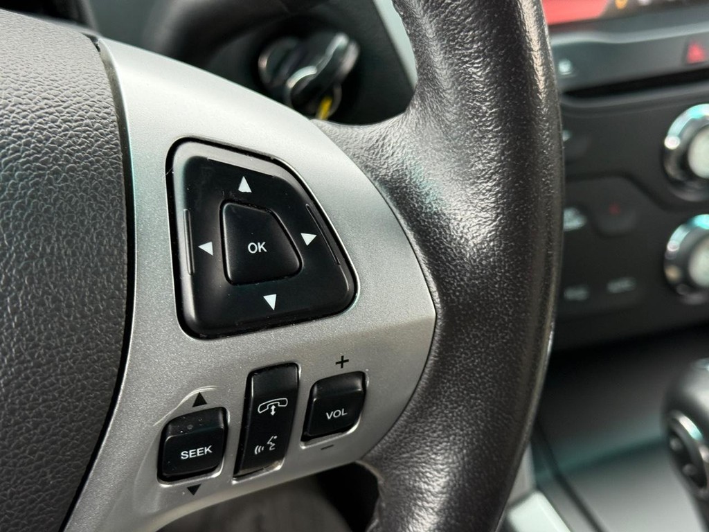 Ford Explorer Vehicle Image 19