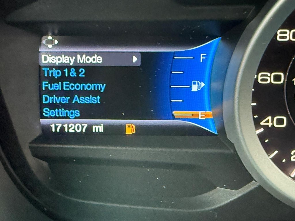 Ford Explorer Vehicle Image 21