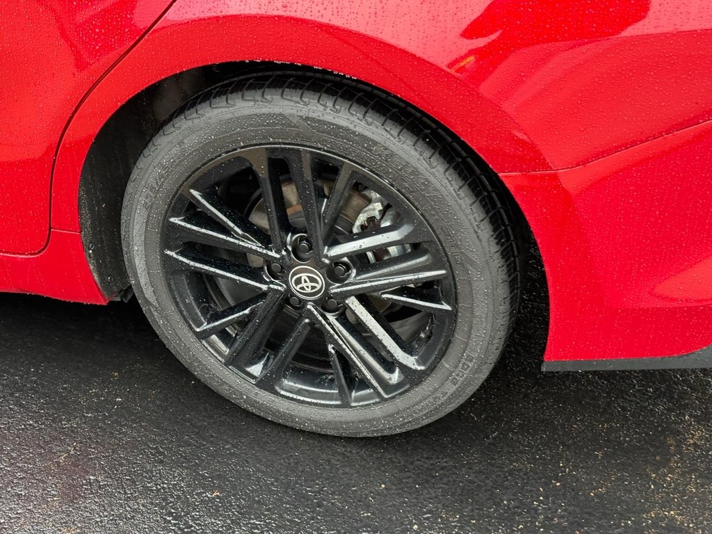 Toyota Camry Vehicle Image 8