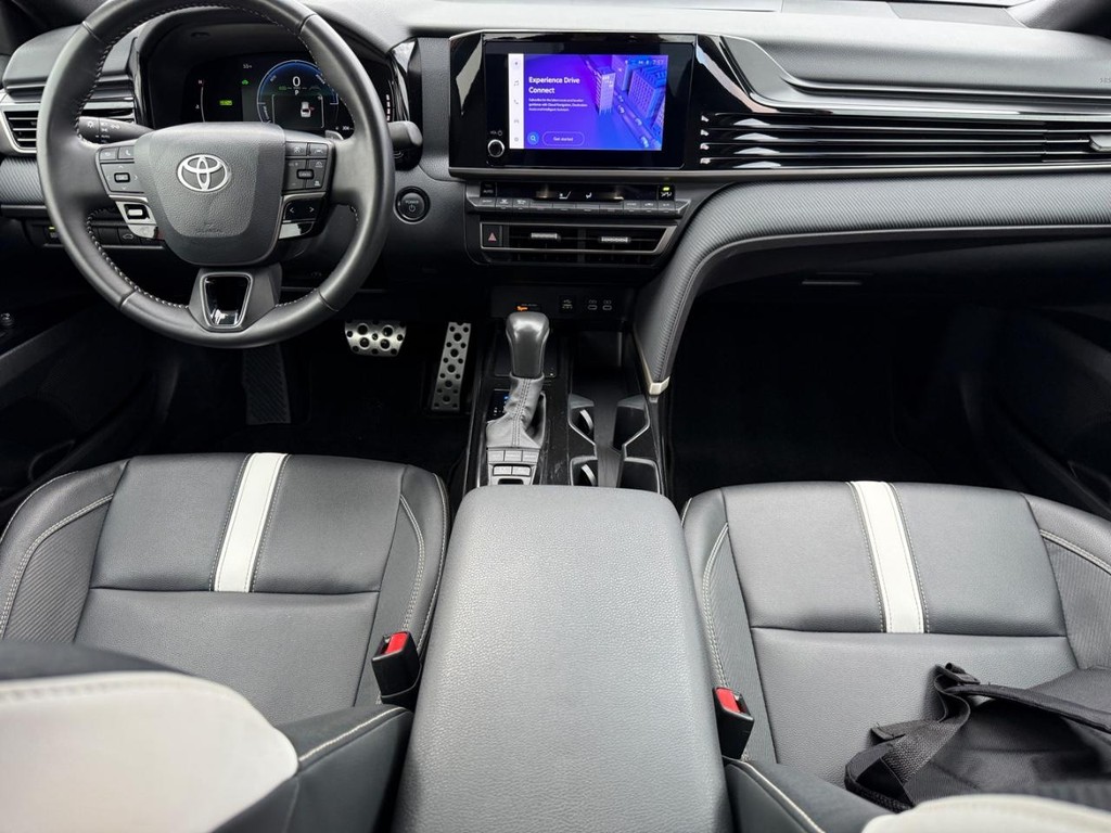 Toyota Camry Vehicle Image 12
