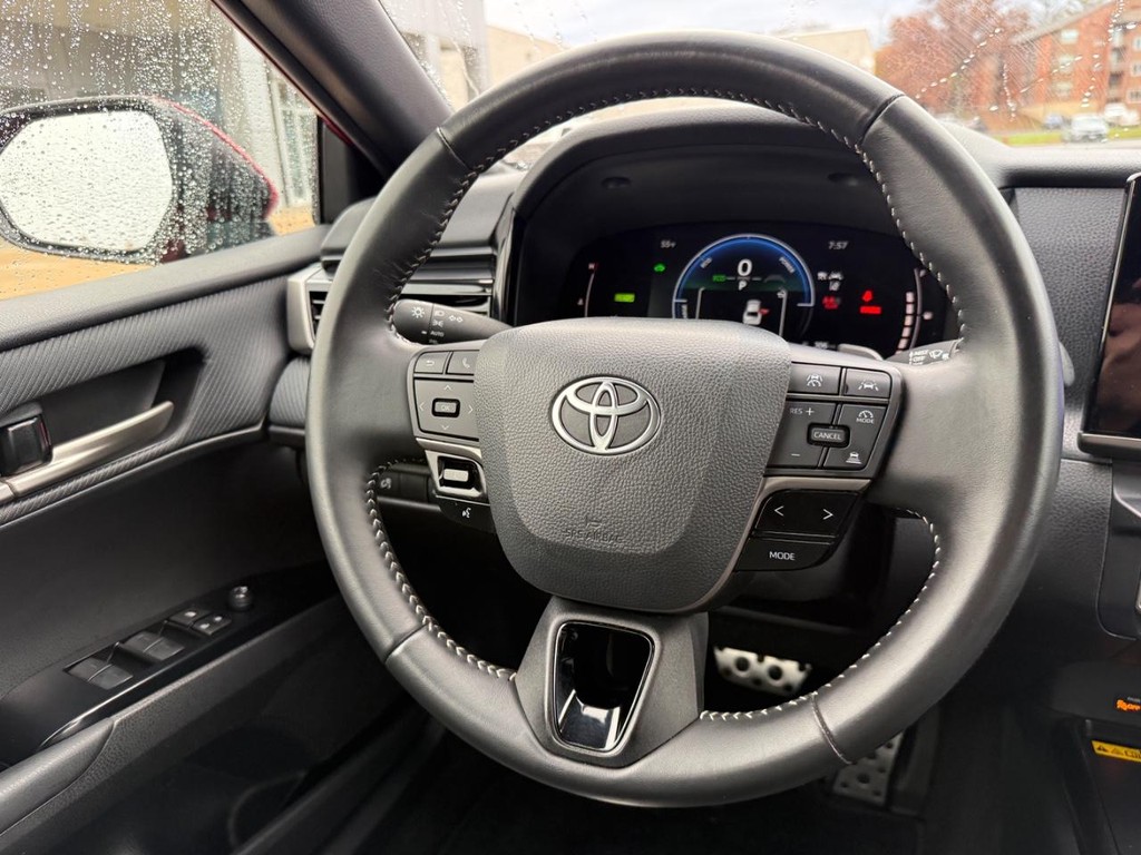 Toyota Camry Vehicle Image 13