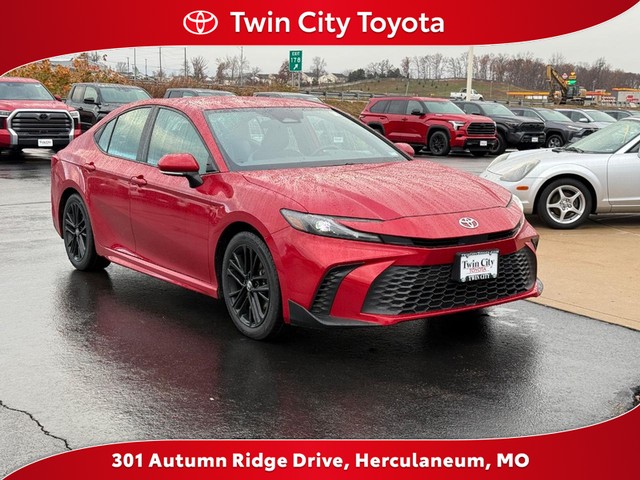 2025 Toyota Camry LE's photo