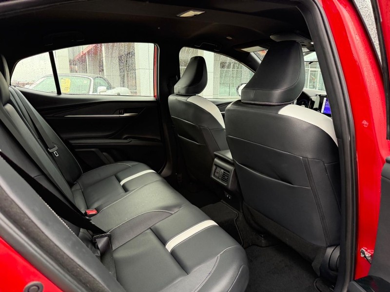 Toyota Camry Vehicle Image 11