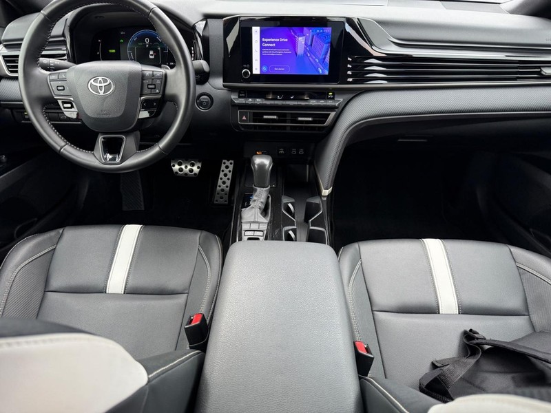 Toyota Camry Vehicle Image 12