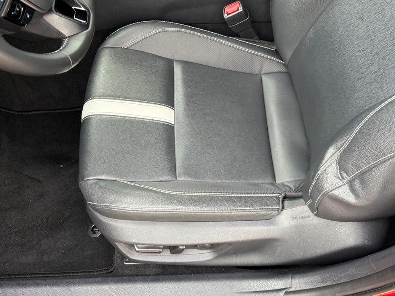 Toyota Camry Vehicle Image 16