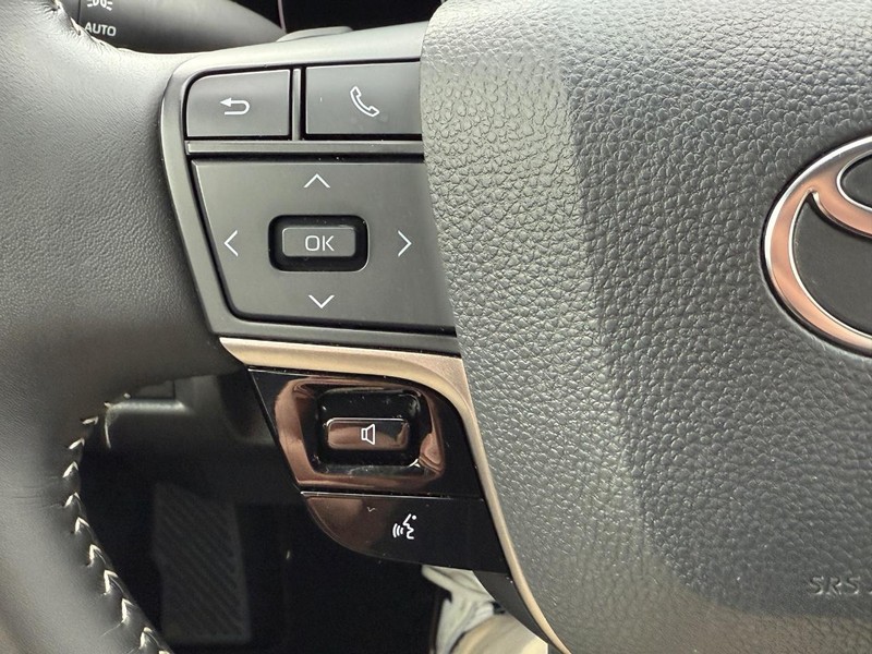 Toyota Camry Vehicle Image 17