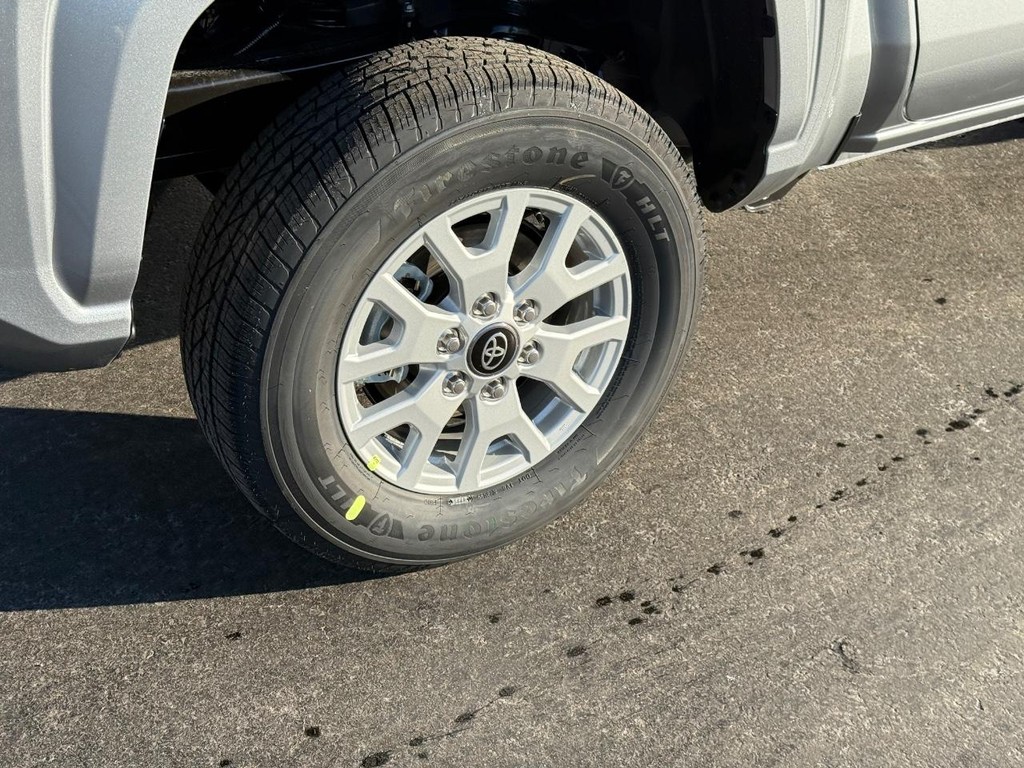 Toyota Tacoma 4WD Vehicle Image 4