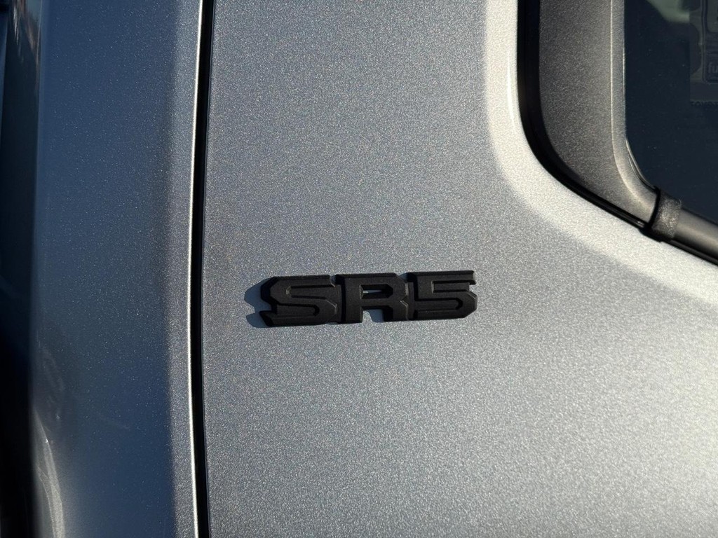 Toyota Tacoma 4WD Vehicle Image 5