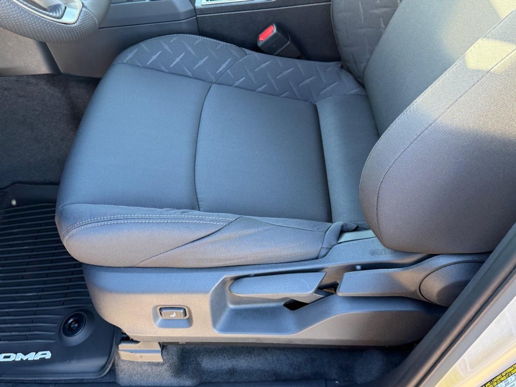 Toyota Tacoma 4WD Vehicle Image 11