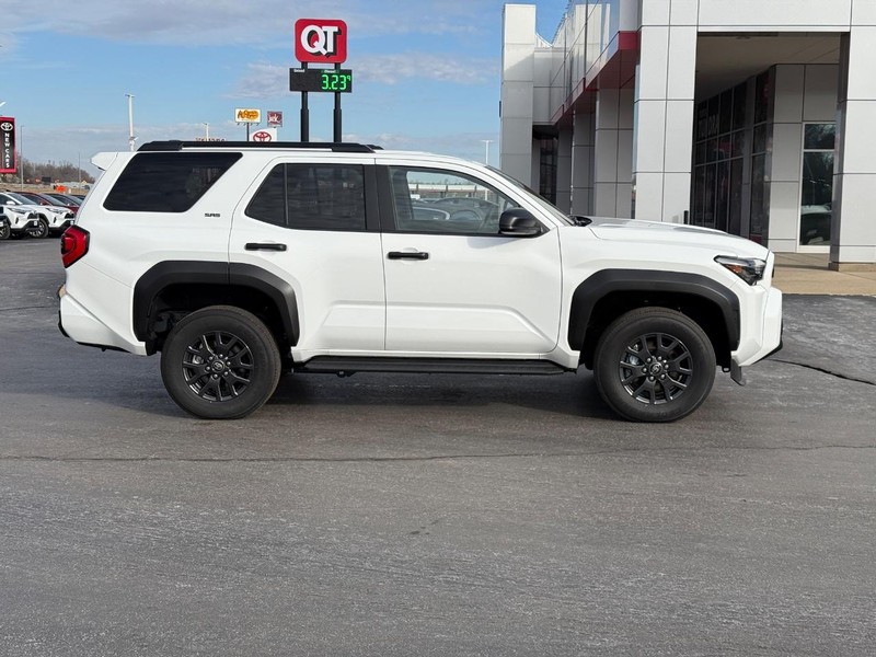 Toyota 4Runner Vehicle Image 2
