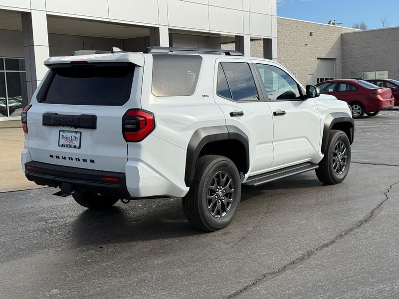 Toyota 4Runner Vehicle Image 3