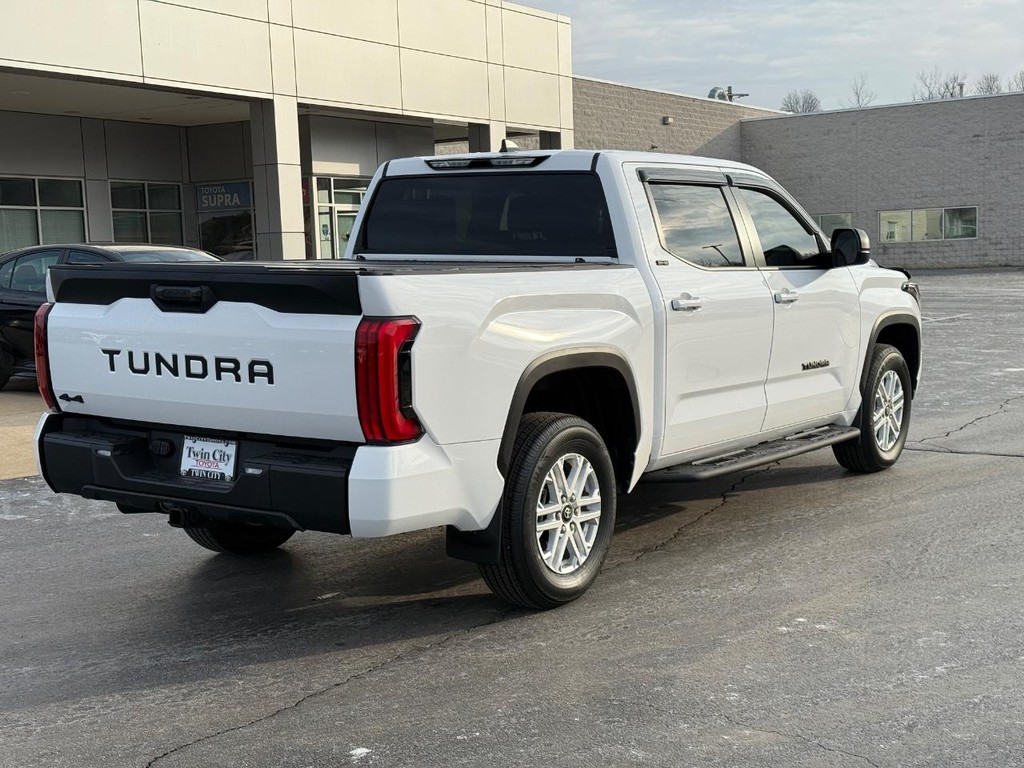Toyota Tundra 4WD Vehicle Image 3