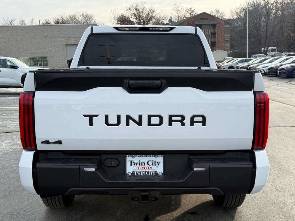 Toyota Tundra 4WD Vehicle Image 4