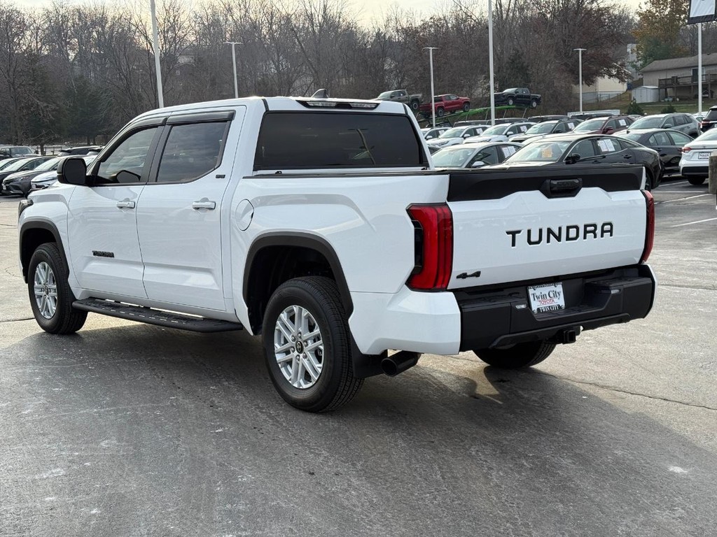 Toyota Tundra 4WD Vehicle Image 5