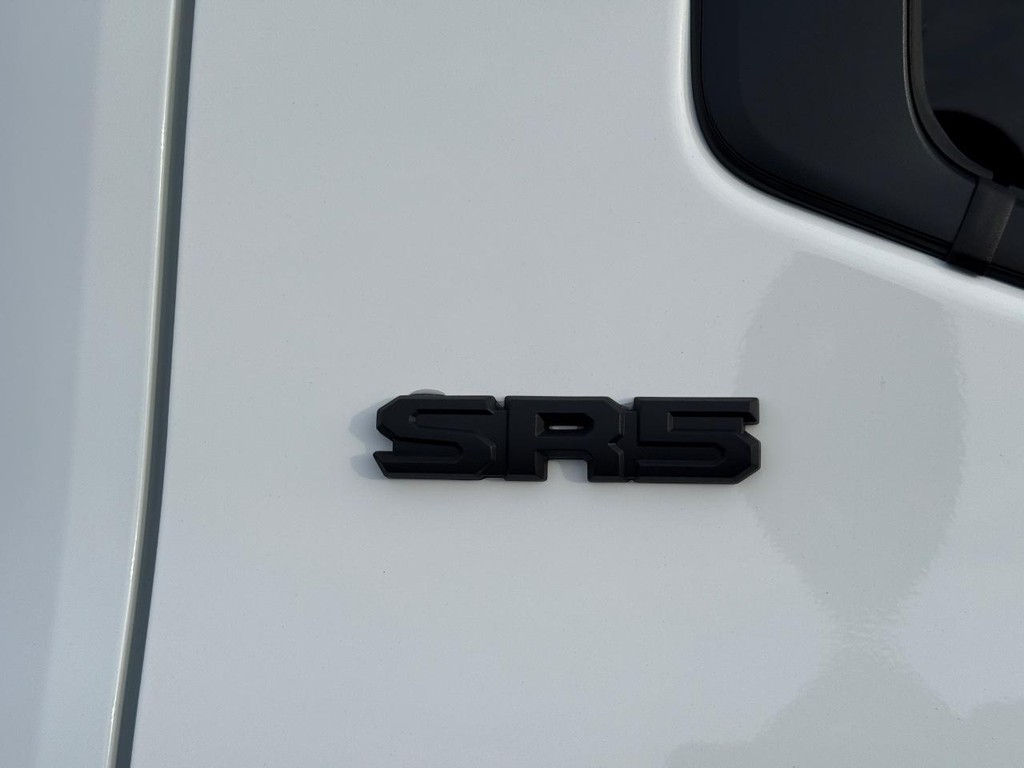 Toyota Tundra 4WD Vehicle Image 9