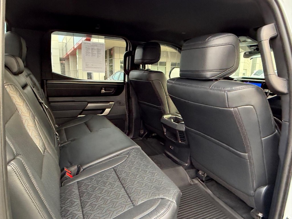 Toyota Tundra 4WD Vehicle Image 10