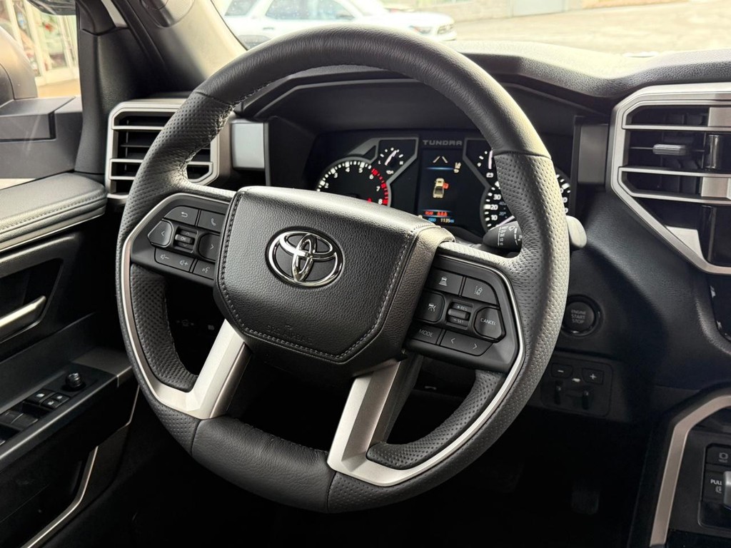 Toyota Tundra 4WD Vehicle Image 12