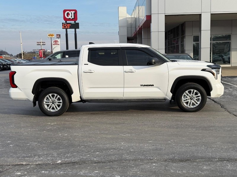 Toyota Tundra 4WD Vehicle Image 2