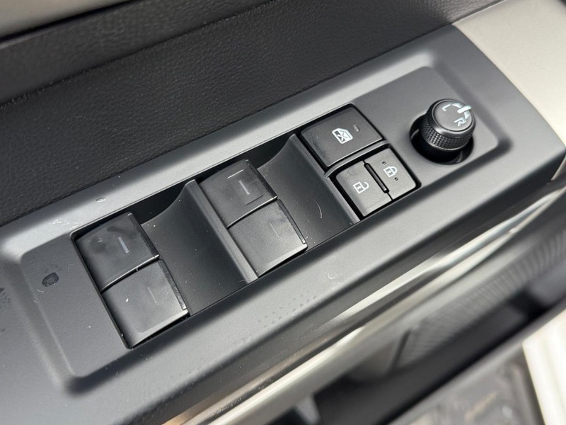 Toyota Tundra 4WD Vehicle Image 14