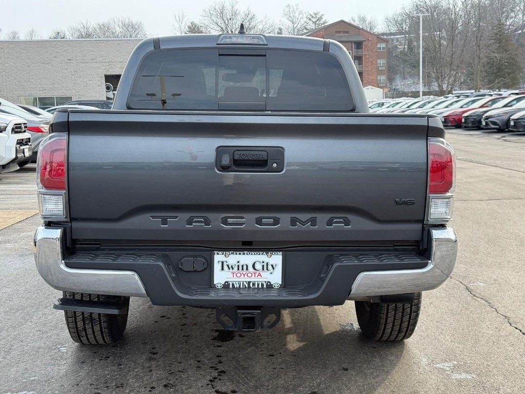 Toyota Tacoma 4WD Vehicle Image 5