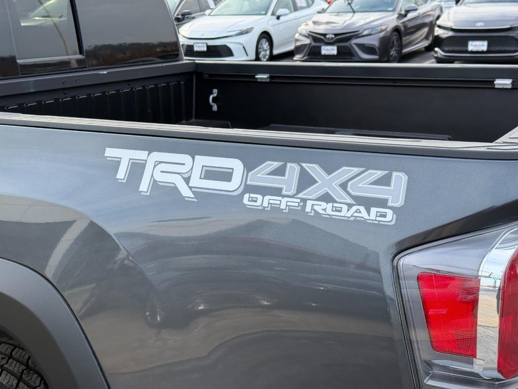 Toyota Tacoma 4WD Vehicle Image 7