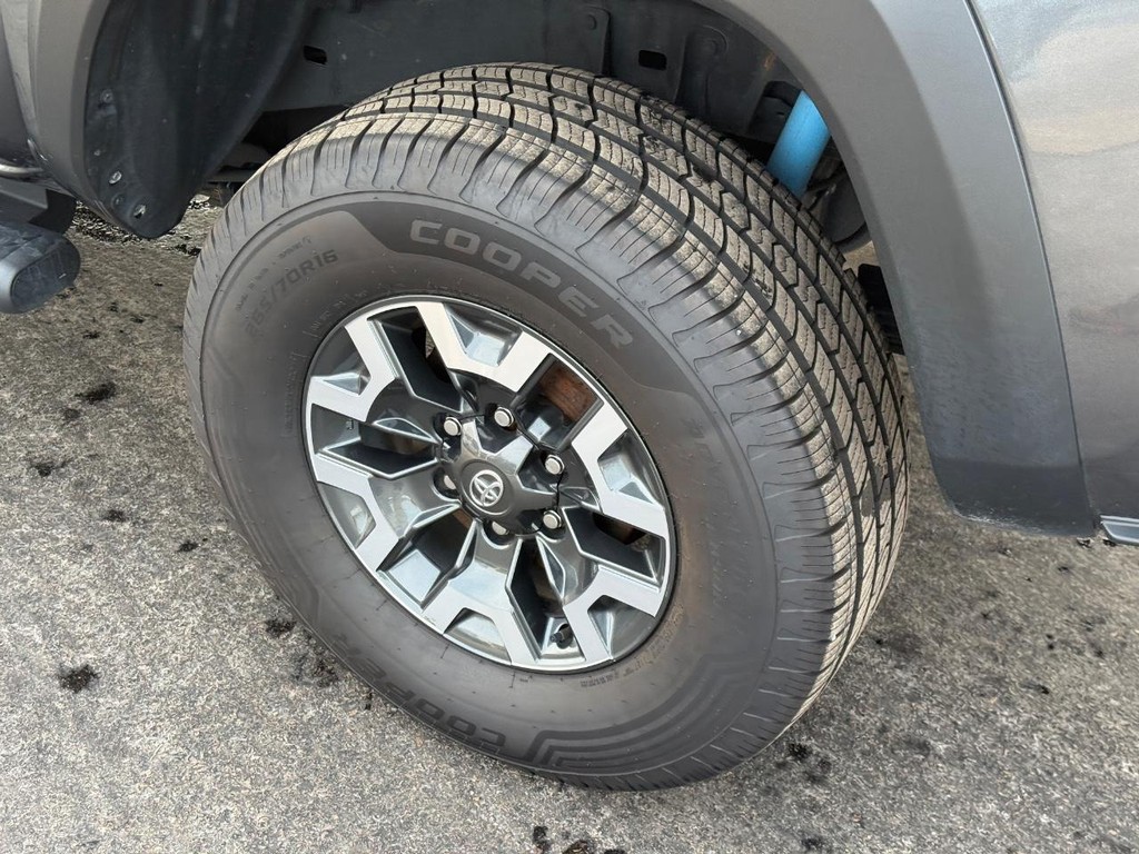 Toyota Tacoma 4WD Vehicle Image 8