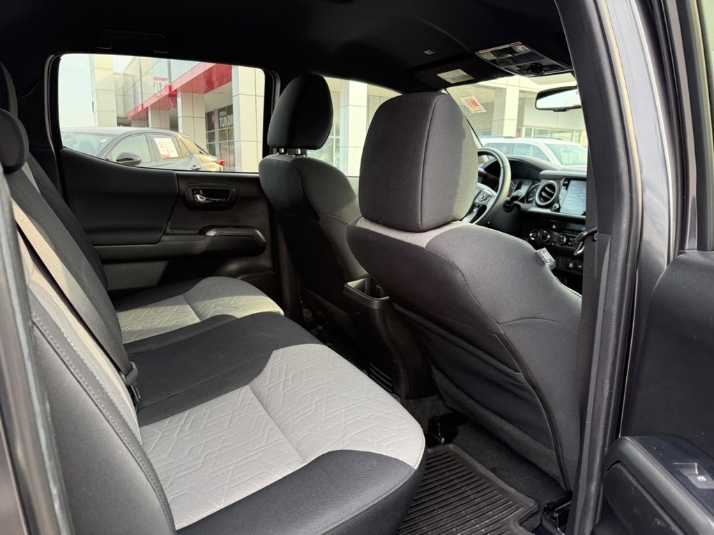 Toyota Tacoma 4WD Vehicle Image 11