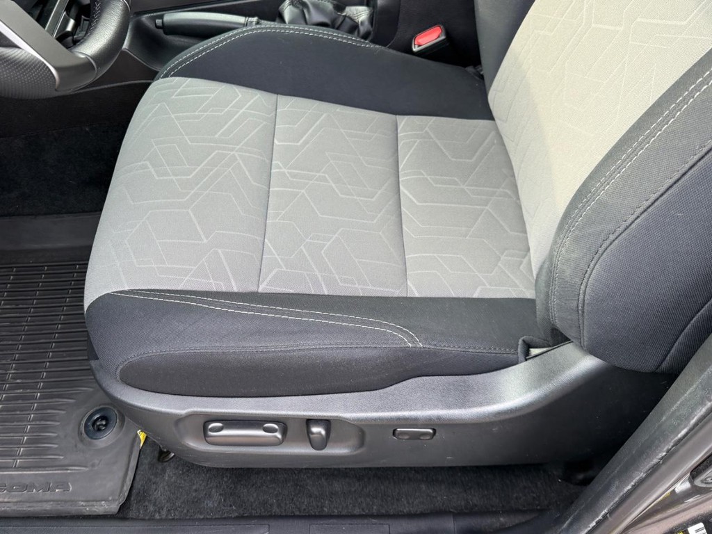 Toyota Tacoma 4WD Vehicle Image 16