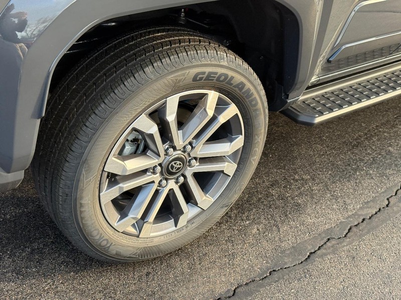 Toyota 4Runner Vehicle Image 5