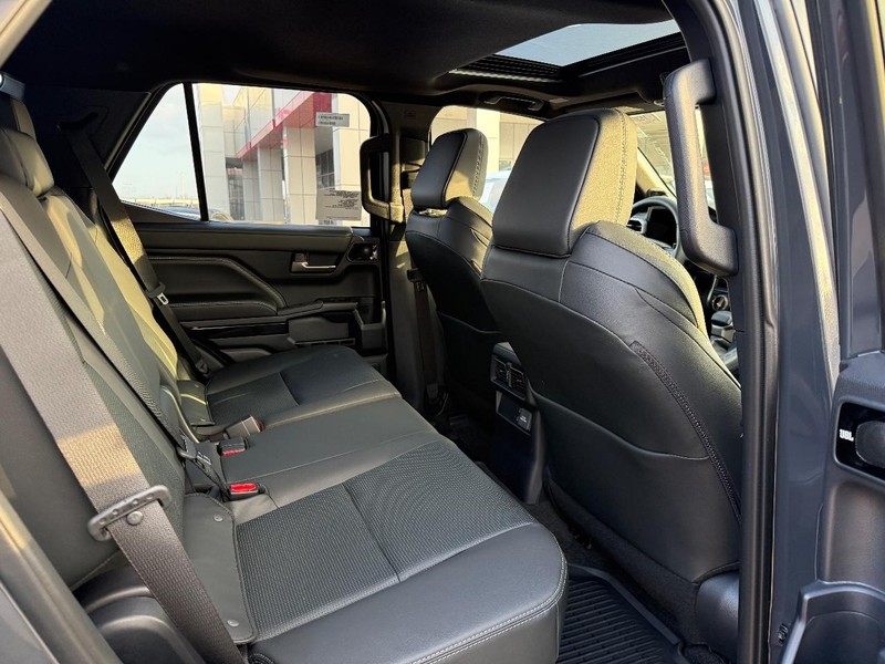 Toyota 4Runner Vehicle Image 6