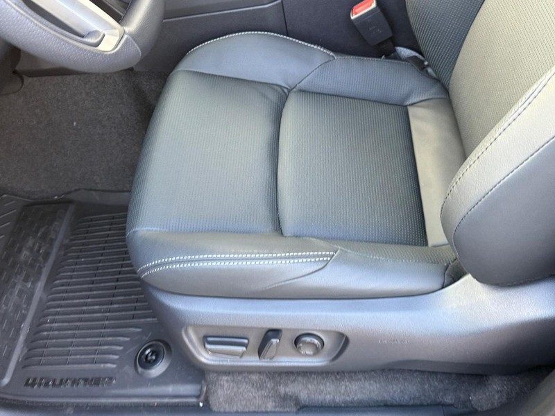 Toyota 4Runner Vehicle Image 12