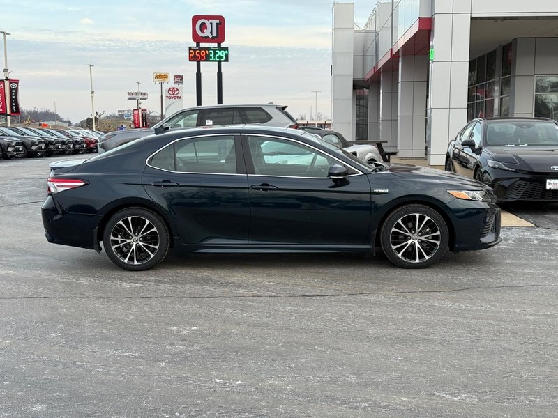 Toyota Camry Vehicle Image 2