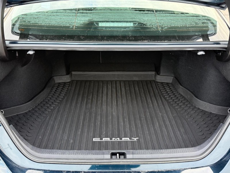 Toyota Camry Vehicle Image 4