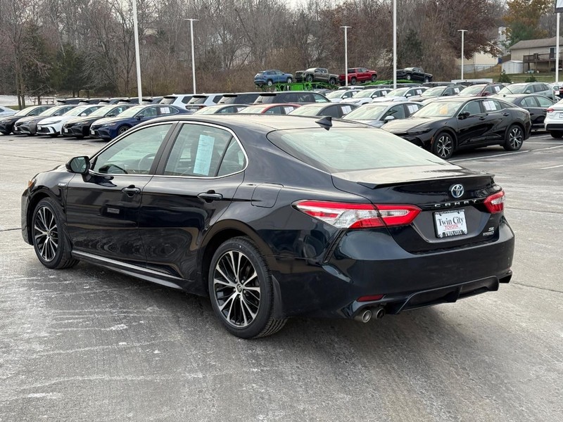 Toyota Camry Vehicle Image 7