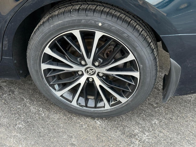 Toyota Camry Vehicle Image 8